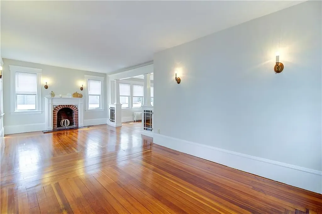 14 Delaware Avenue Warwick RI 02888