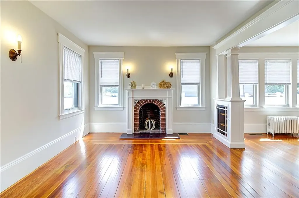 14 Delaware Avenue Warwick RI 02888