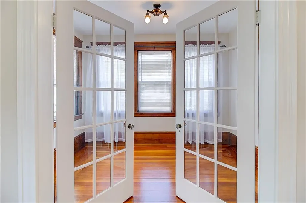 14 Delaware Avenue Warwick RI 02888