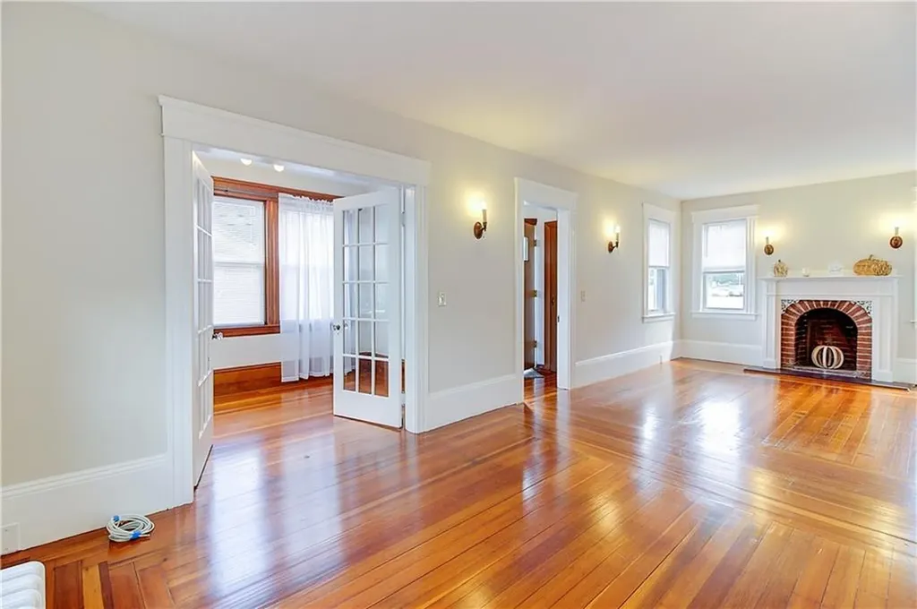 14 Delaware Avenue Warwick RI 02888