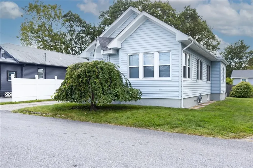14 Delaware Avenue Warwick RI 02888