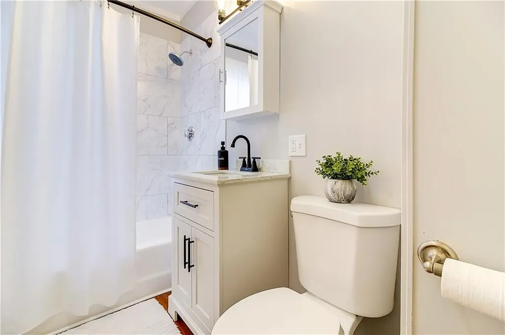 14 Delaware Avenue Warwick RI 02888