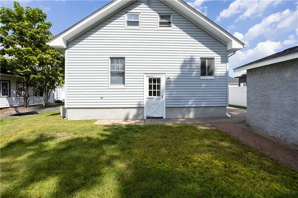 14 Delaware Avenue Warwick RI 02888