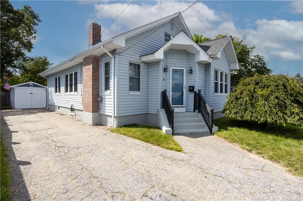 14 Delaware Avenue Warwick RI 02888