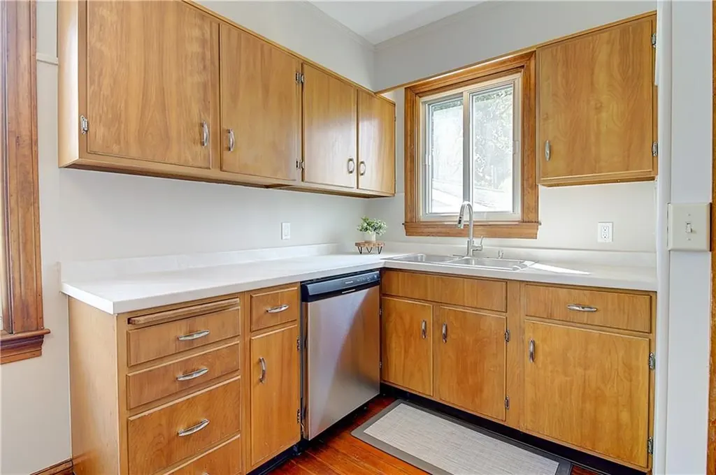 14 Delaware Avenue Warwick RI 02888