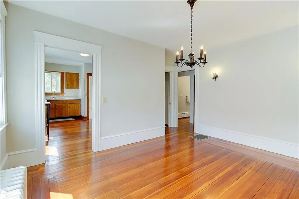 14 Delaware Avenue Warwick RI 02888
