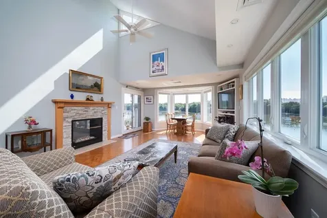 152 Crompton Avenue East Greenwich RI 02818