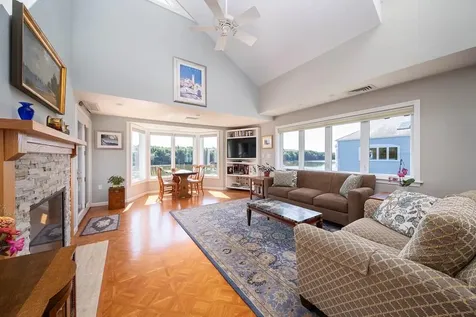 152 Crompton Avenue East Greenwich RI 02818