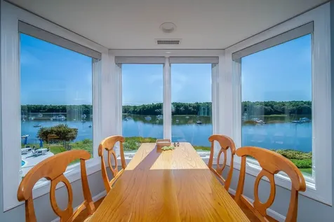 152 Crompton Avenue East Greenwich RI 02818