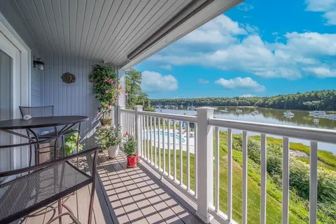 152 Crompton Avenue East Greenwich RI 02818