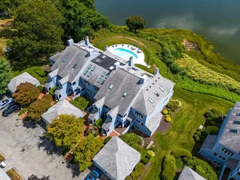 152 Crompton Avenue East Greenwich RI 02818