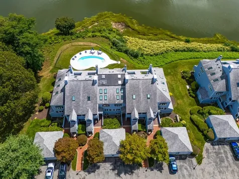 152 Crompton Avenue East Greenwich RI 02818