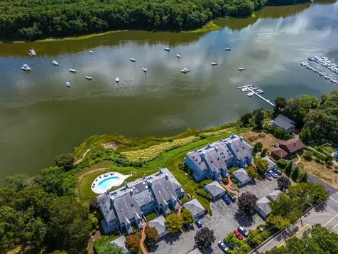 152 Crompton Avenue East Greenwich RI 02818