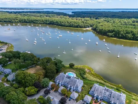 152 Crompton Avenue East Greenwich RI 02818