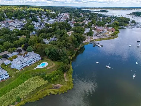 152 Crompton Avenue East Greenwich RI 02818