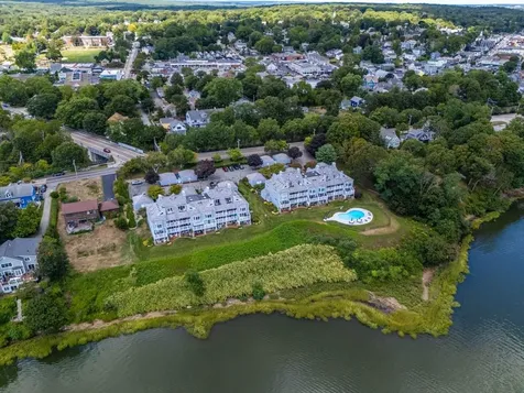 152 Crompton Avenue East Greenwich RI 02818