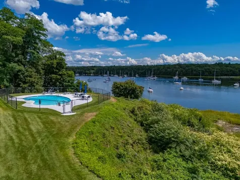 152 Crompton Avenue East Greenwich RI 02818