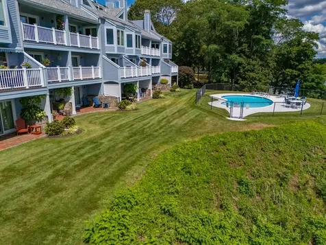 152 Crompton Avenue East Greenwich RI 02818