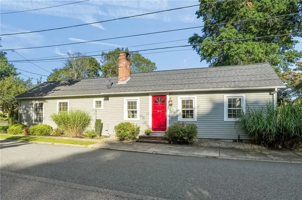30 Eldredge Avenue East Greenwich RI 02818