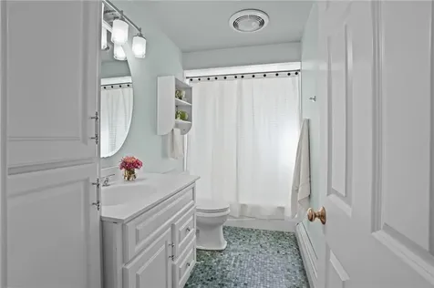 30 Eldredge Avenue East Greenwich RI 02818