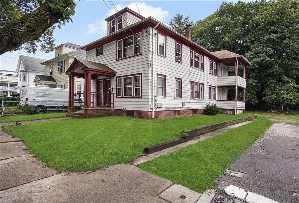 1012 Narragansett Boulevard Providence RI 02905