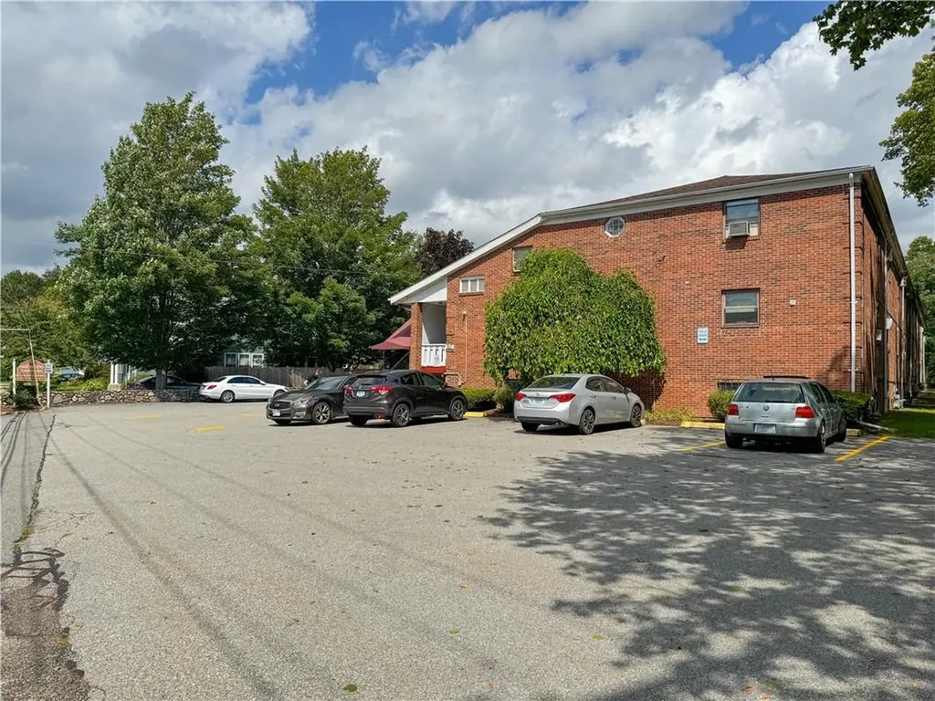 567 Smithfield Road North Providence RI 02904