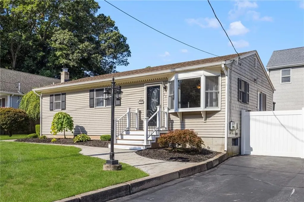 15 Anthony Street Warwick RI 02886