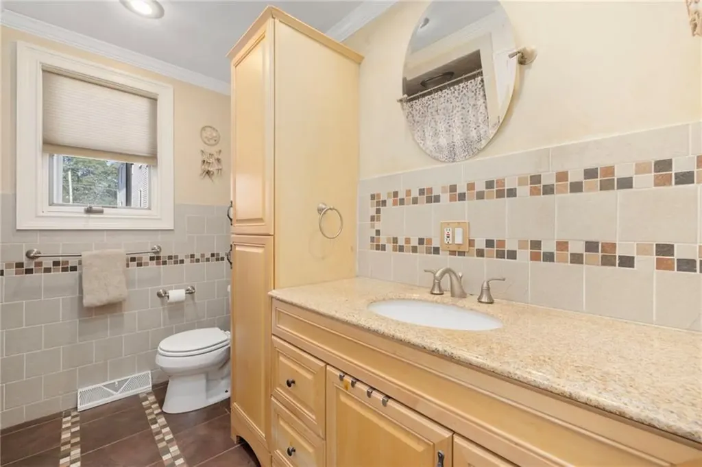 15 Anthony Street Warwick RI 02886