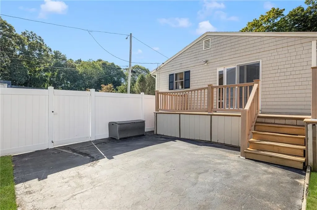 15 Anthony Street Warwick RI 02886