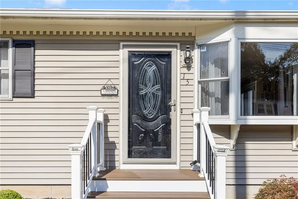 15 Anthony Street Warwick RI 02886