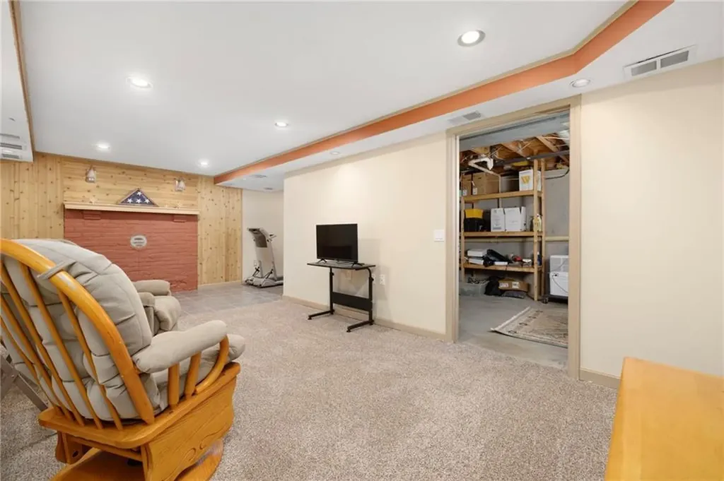 15 Anthony Street Warwick RI 02886
