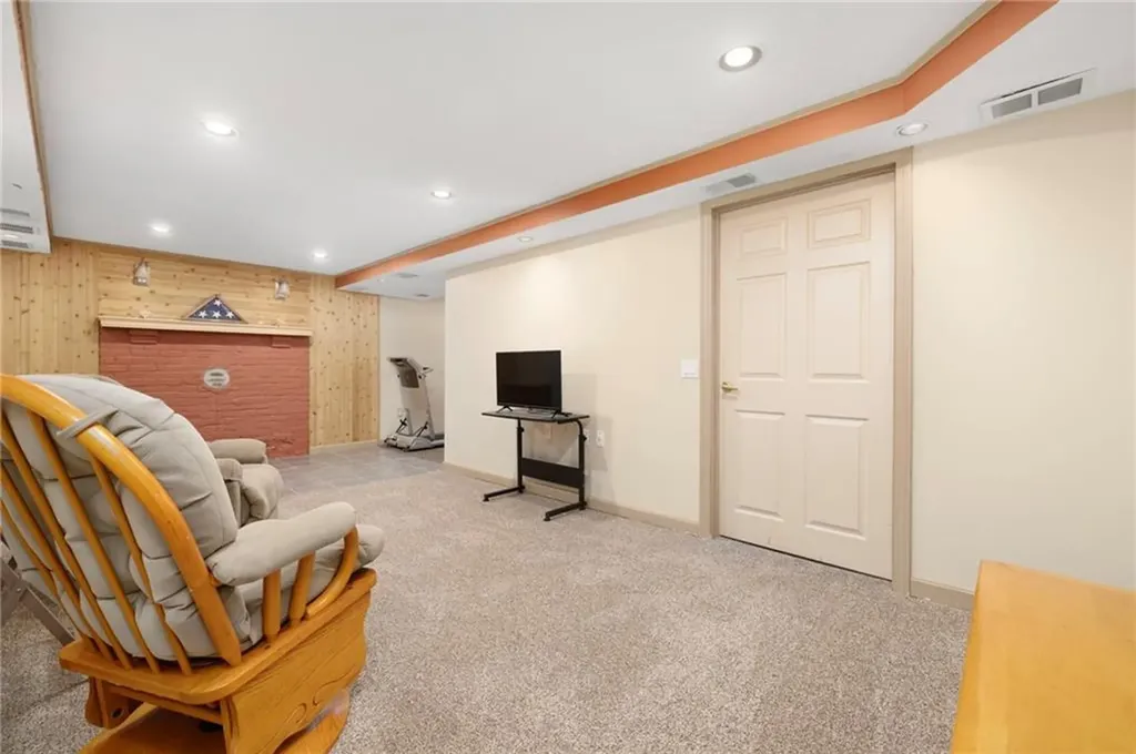 15 Anthony Street Warwick RI 02886