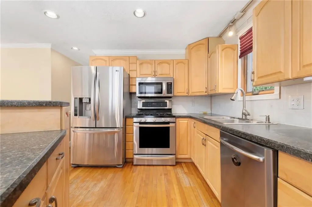 15 Anthony Street Warwick RI 02886