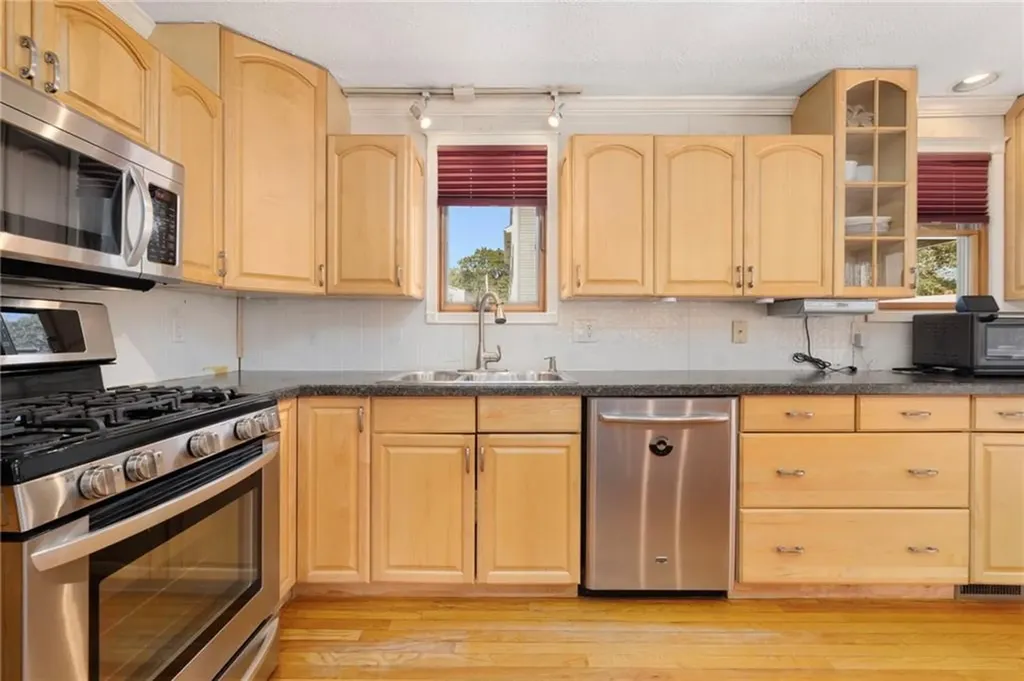15 Anthony Street Warwick RI 02886