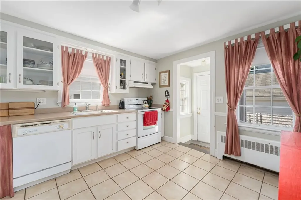 155 Evarts Street Newport RI 02840