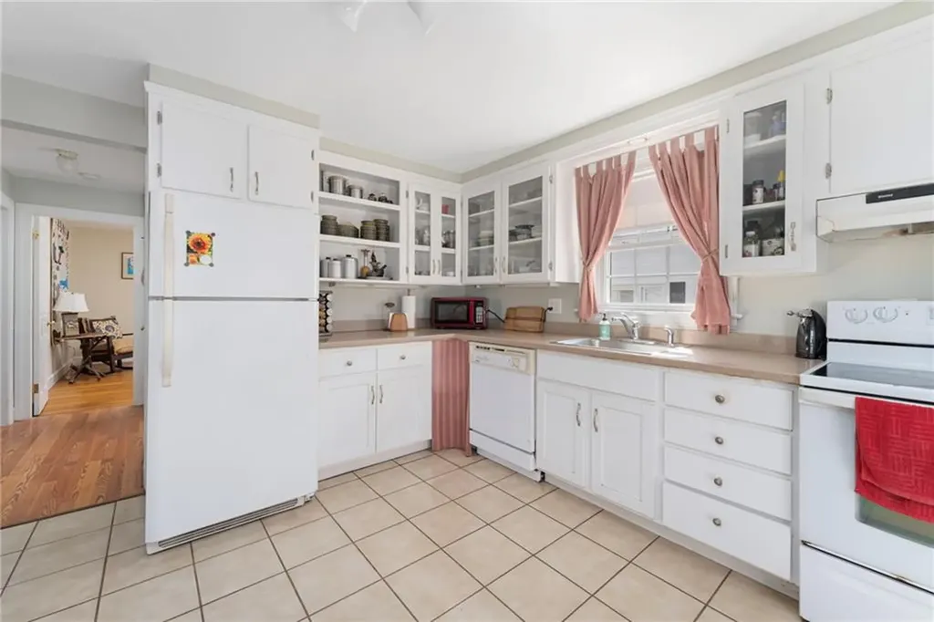 155 Evarts Street Newport RI 02840