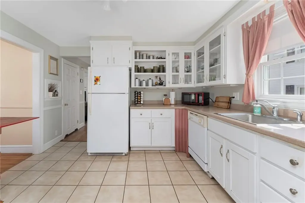 155 Evarts Street Newport RI 02840