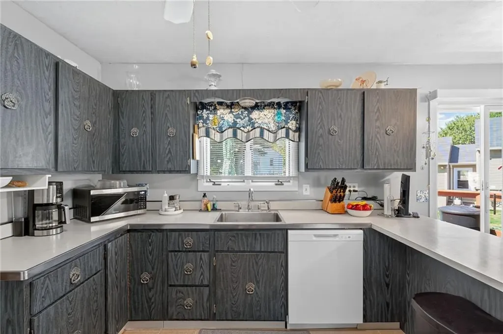 4 North Joseph Street Westerly RI 02891