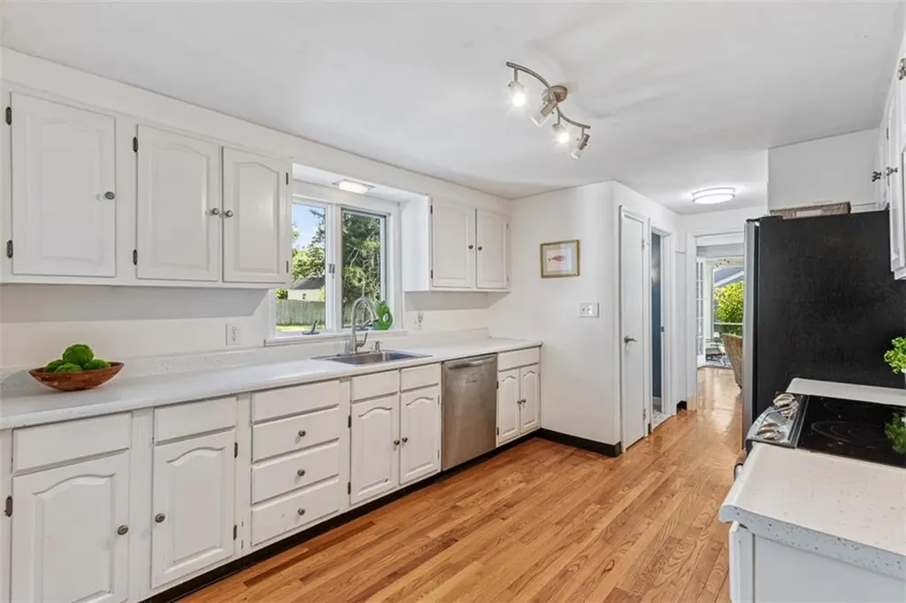 15 Stanhope Drive Barrington RI 02806