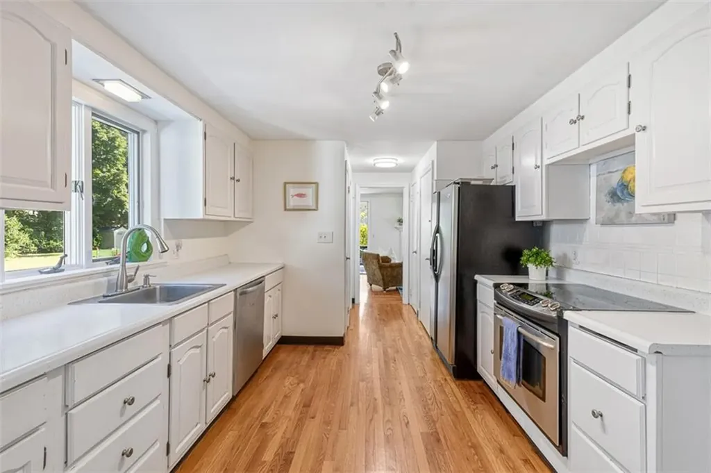 15 Stanhope Drive Barrington RI 02806
