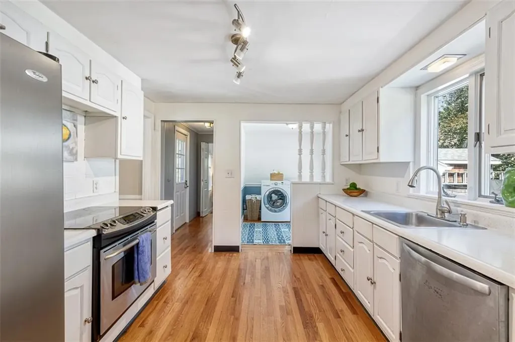 15 Stanhope Drive Barrington RI 02806