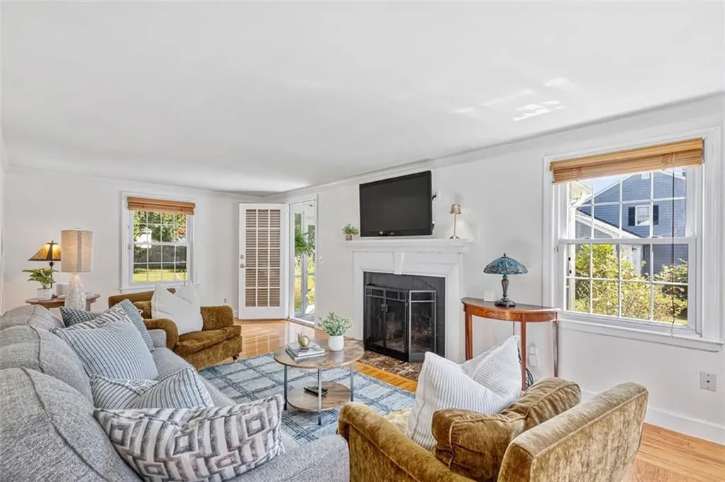 15 Stanhope Drive Barrington RI 02806
