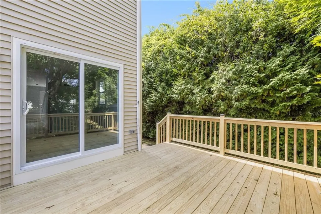 42 44 Meadowview Terrace Westerly RI 02891