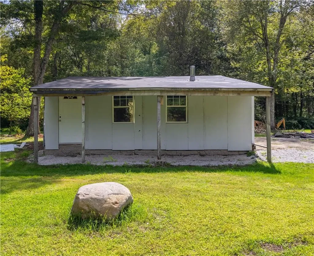 8 Boswell Trail Foster RI 02825