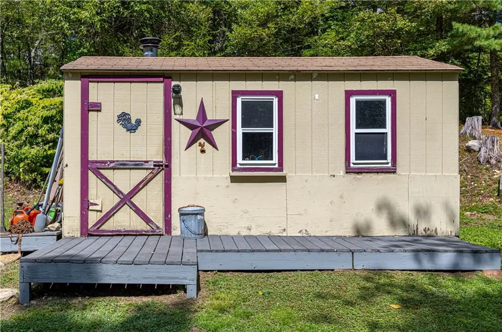 8 Boswell Trail Foster RI 02825