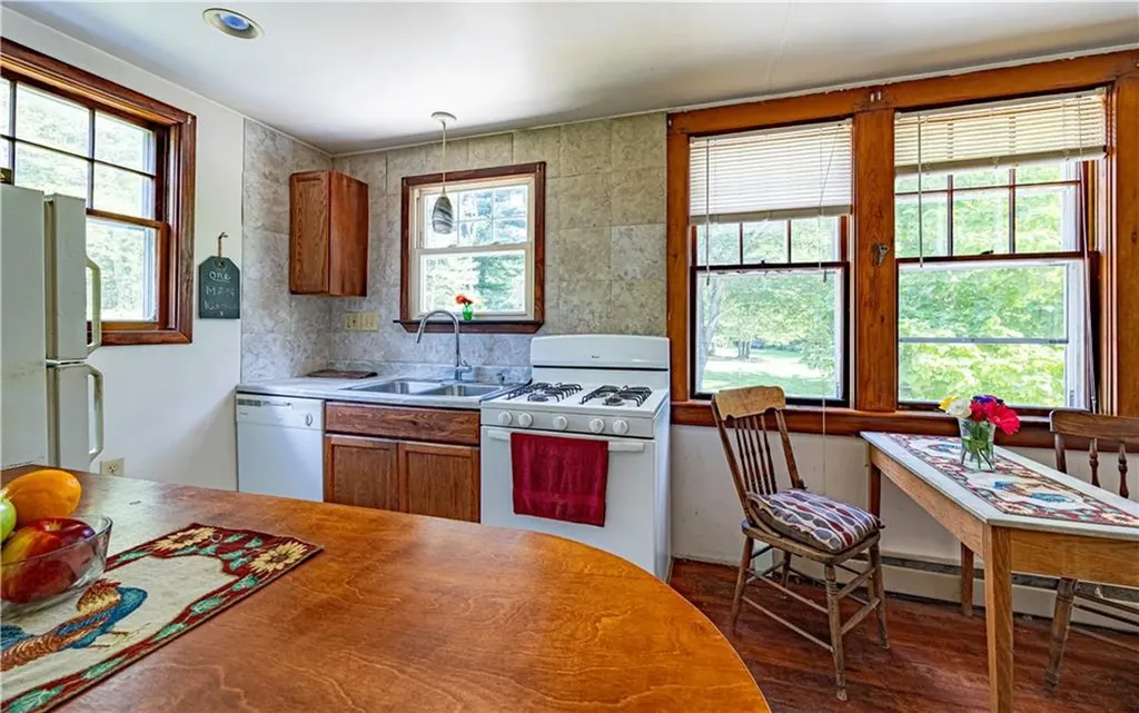 8 Boswell Trail Foster RI 02825