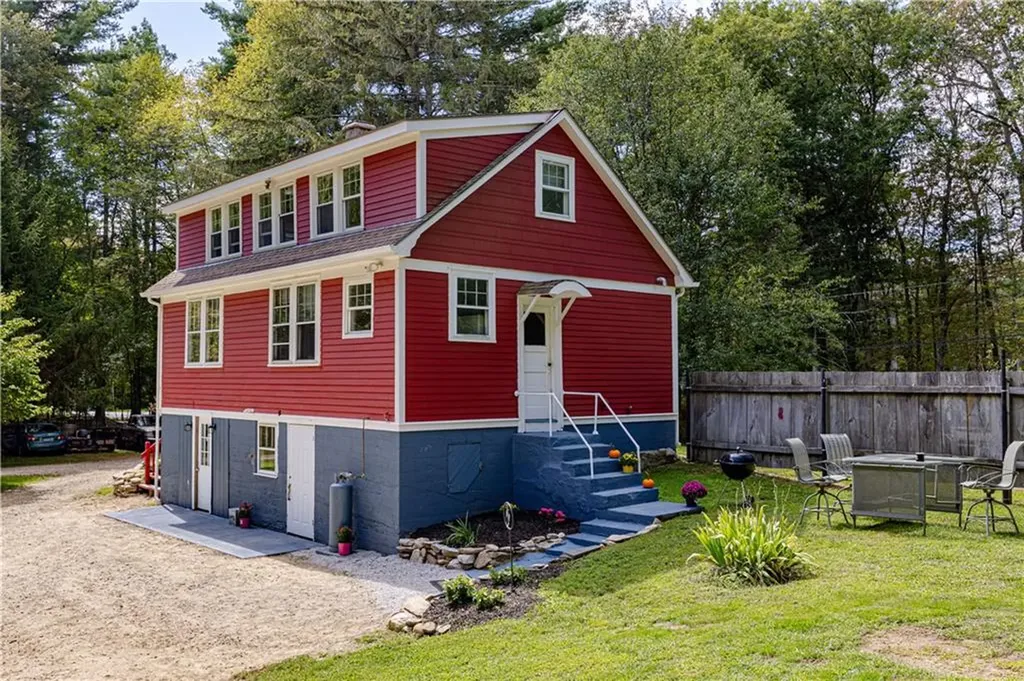 8 Boswell Trail Foster RI 02825