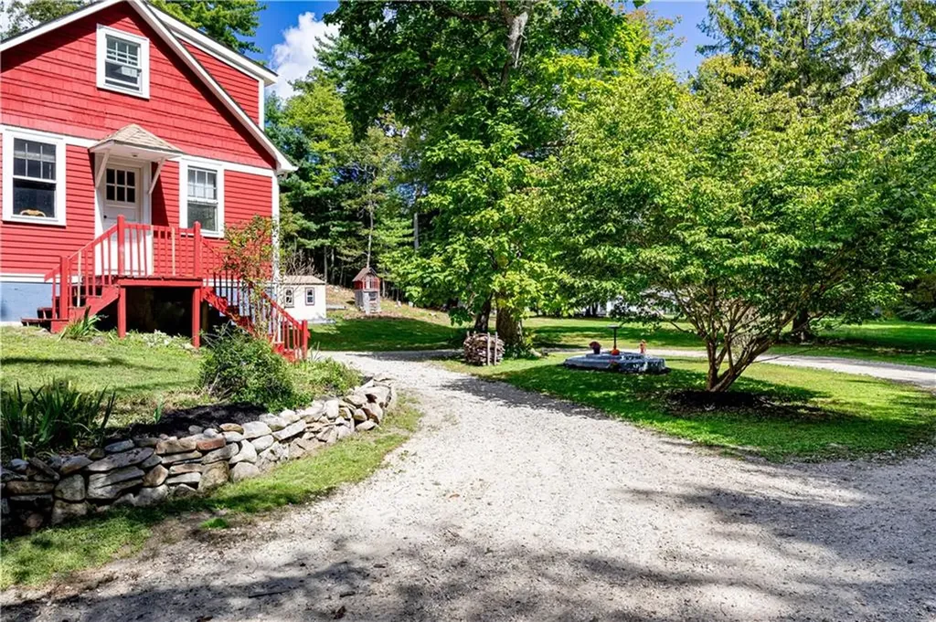 8 Boswell Trail Foster RI 02825