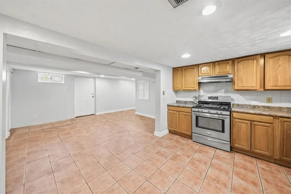 70 Warren Avenue Pawtucket RI 02860
