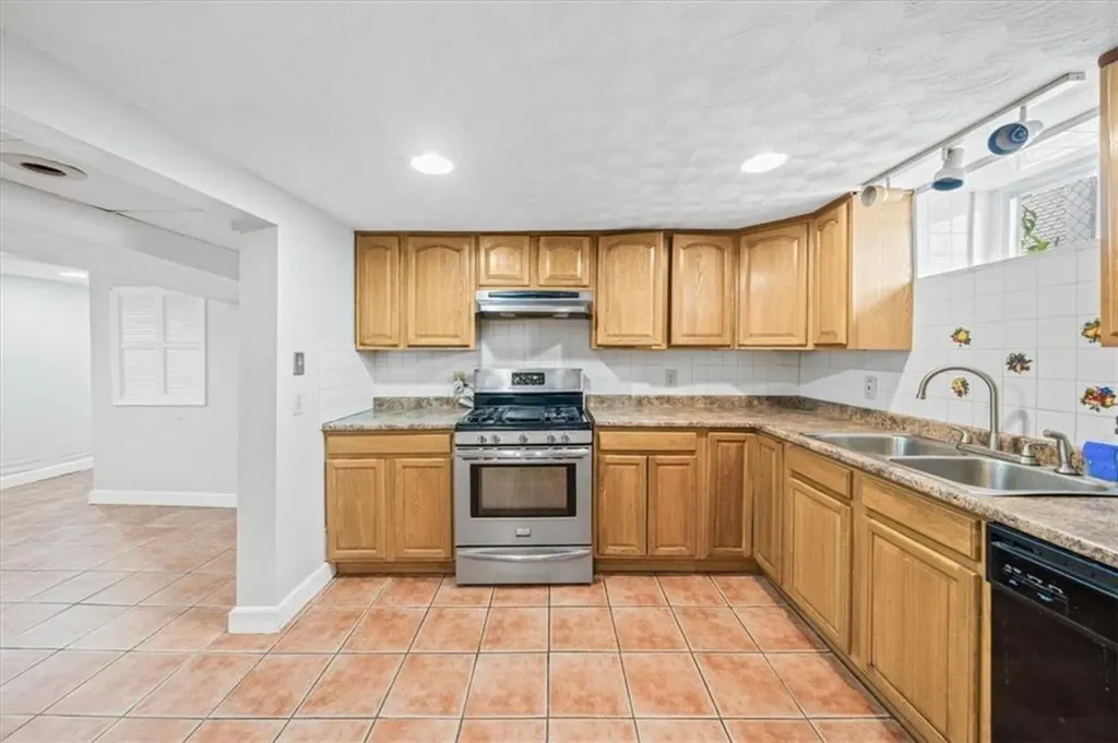 70 Warren Avenue Pawtucket RI 02860